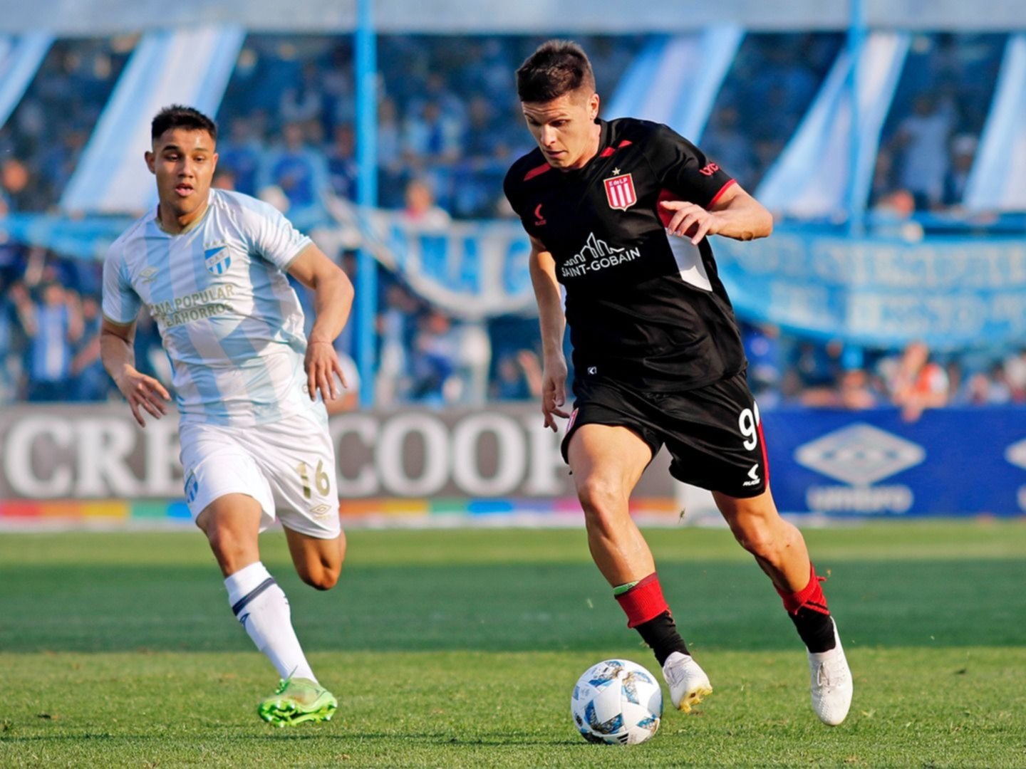 Atlético Tucumán vs Estudiantes.- El Pincha perdió 2 a 0 ante el Decano: jugó mal, defendió peor y, para colmo, lo perjudicó el vergonzoso penal que sancionó Merlos estando 0 a 0