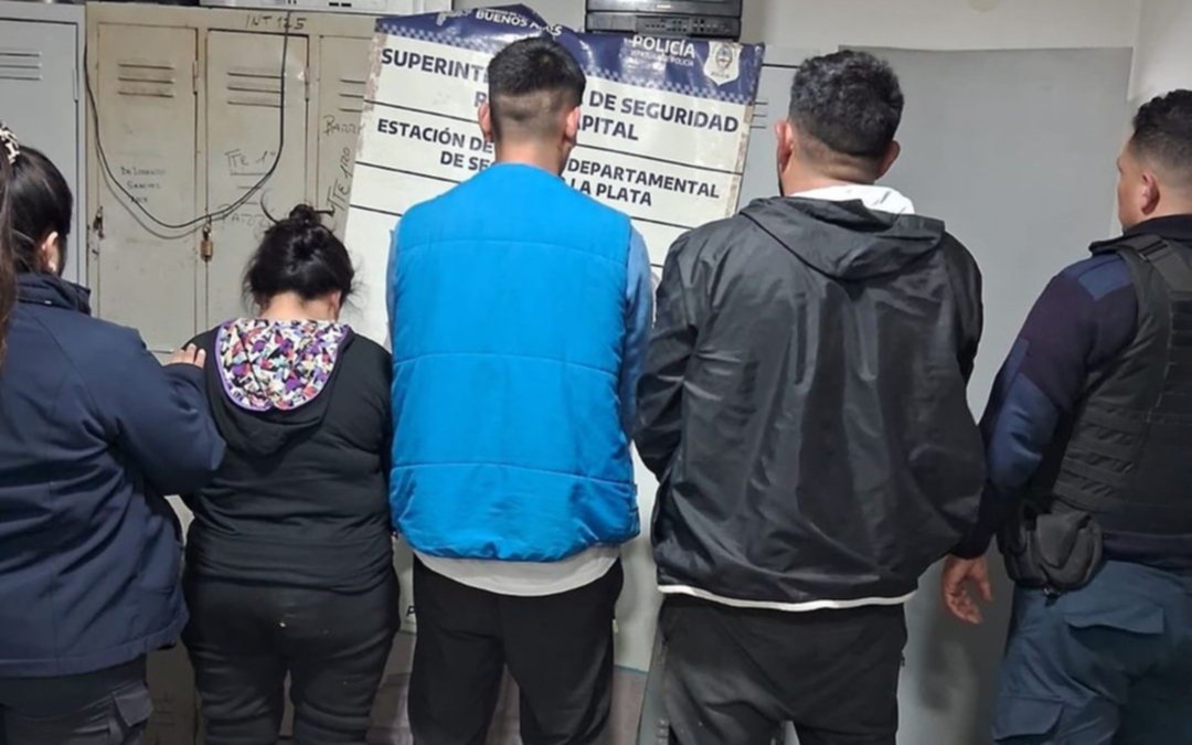 La Plata: tres personas fueron demoradas tras evadir un control, darse a la fuga y golpear a un Policía