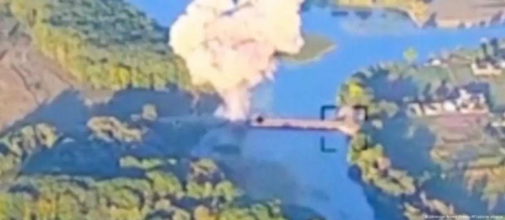 Ucrania, contraataca: destruyó otro puente ruso clave