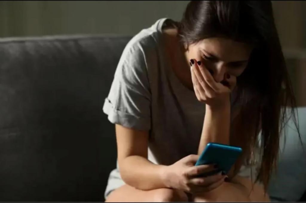 Mensajes sexuales y misóginos: el 60% de las mujeres ha sido blanco