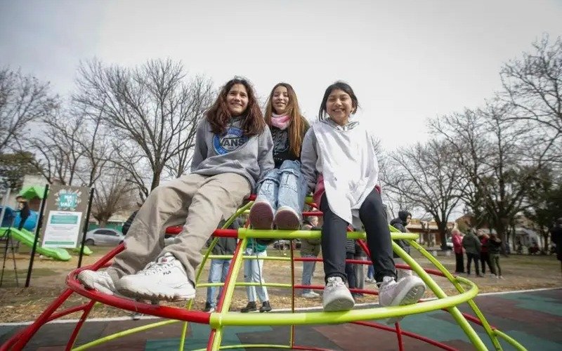 Inauguraron nuevos juegos en la plaza "Héroes de Malvinas"