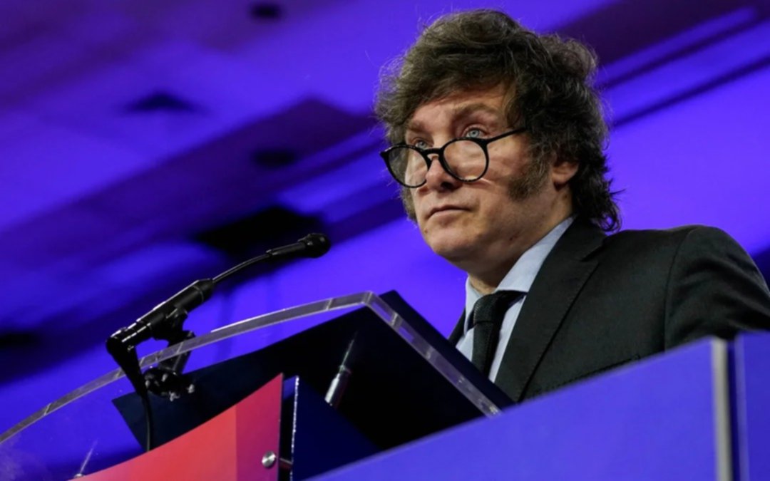 "Es una traición al pueblo": Milei se refirió al aumento en el Senado y apuntó contra Lousteau