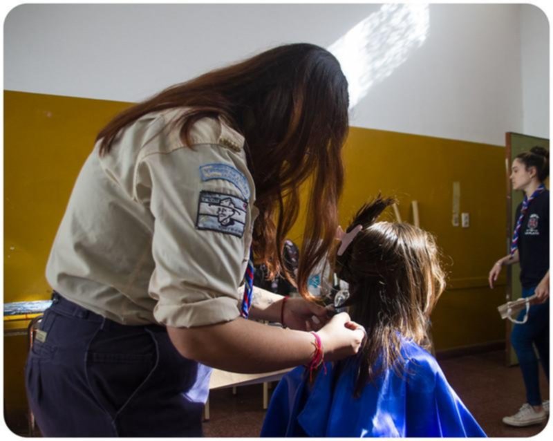 Recolectan cabello para fabricar pelucas que usan pacientes oncológicos