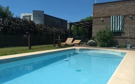 Conmoción en Córdoba: un nenito murió ahogado en la pileta del vecino