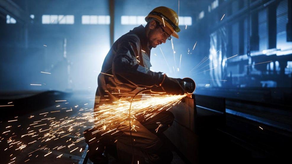 La industria cayó, pero se recuperó contra junio