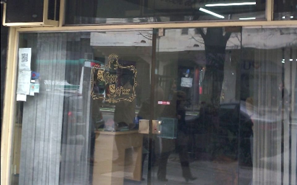 Vestidos de policías, perpetraron un asalto a metros de los Tribunales de La Plata