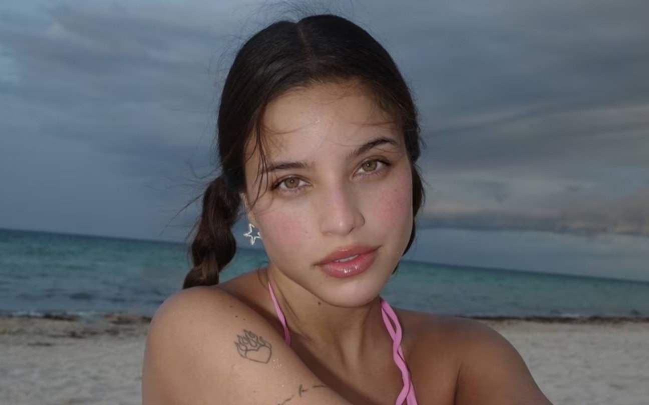 ¡Una bomba! Emilia Mernes realizó un posteo "hot" en microbikini y encendió las redes
