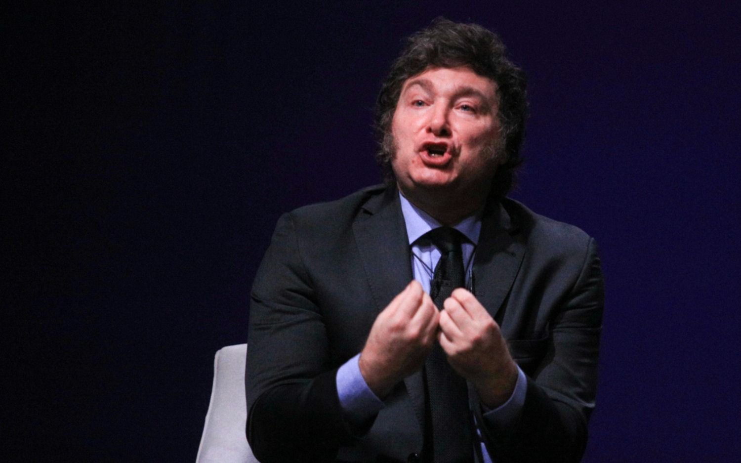 Milei habló de "golpe económico", cruzó a Macri y bancó a Caputo