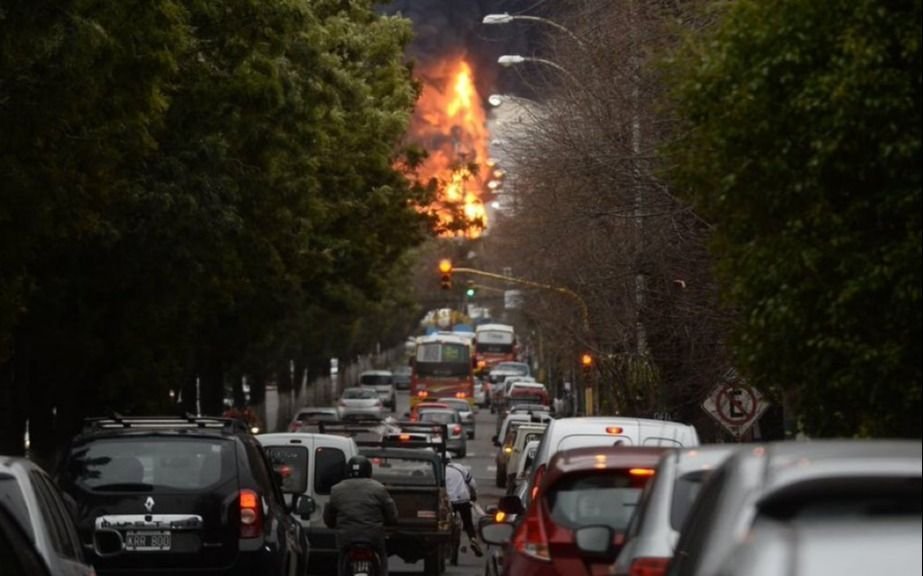 Incendio en YPF: un siniestro con dos antecedentes cercanos