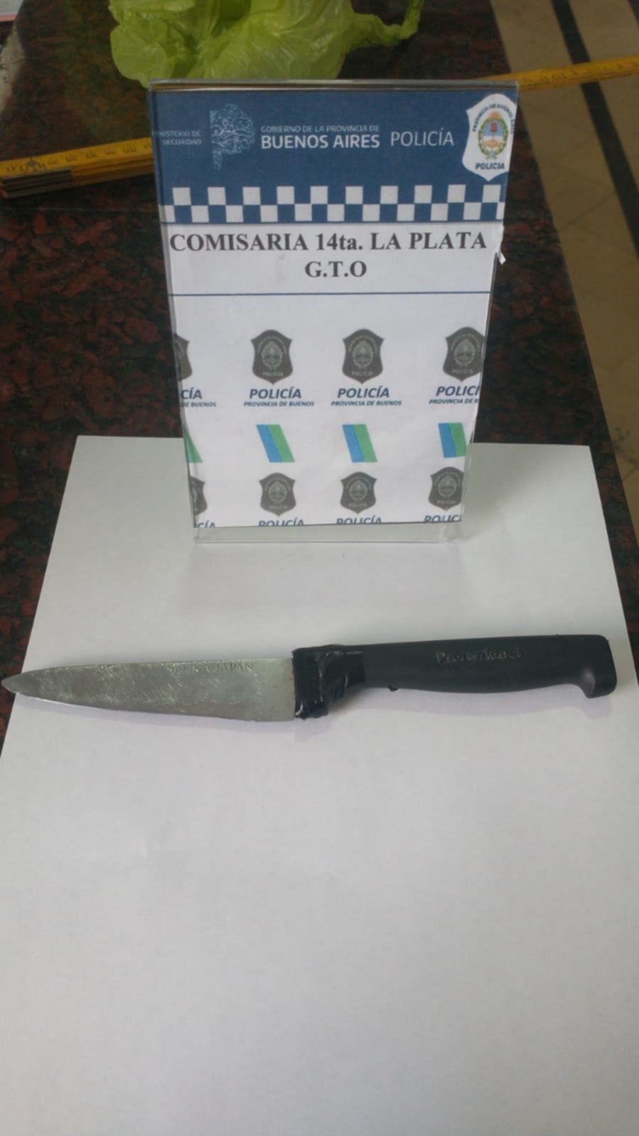 Tras una pelea, fue apuñalado por su padrastro con un cuchillo de cocina