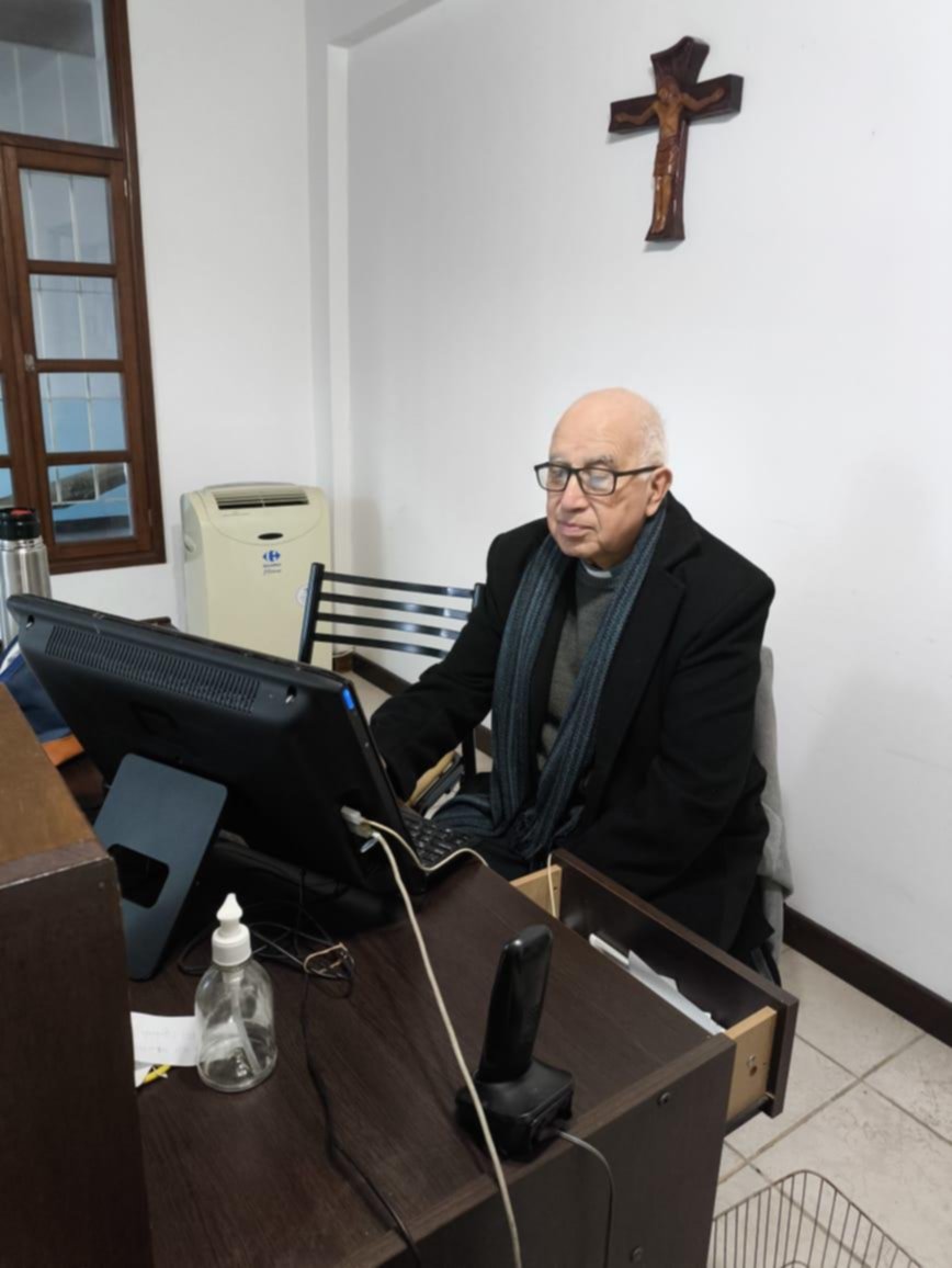 Evangelizar 2.0: desde misa virtual hasta el sermón por mensajito