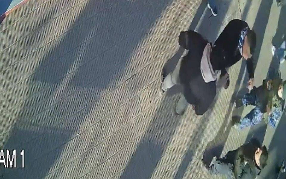 Robaban autos en La Plata y se fueron de "shopping" con las tarjetas