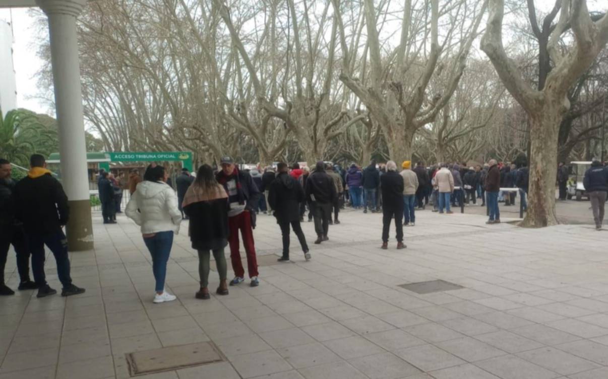 Suspendida la actividad hípica en el Hipódromo de San Isidro por una medida de vareadores