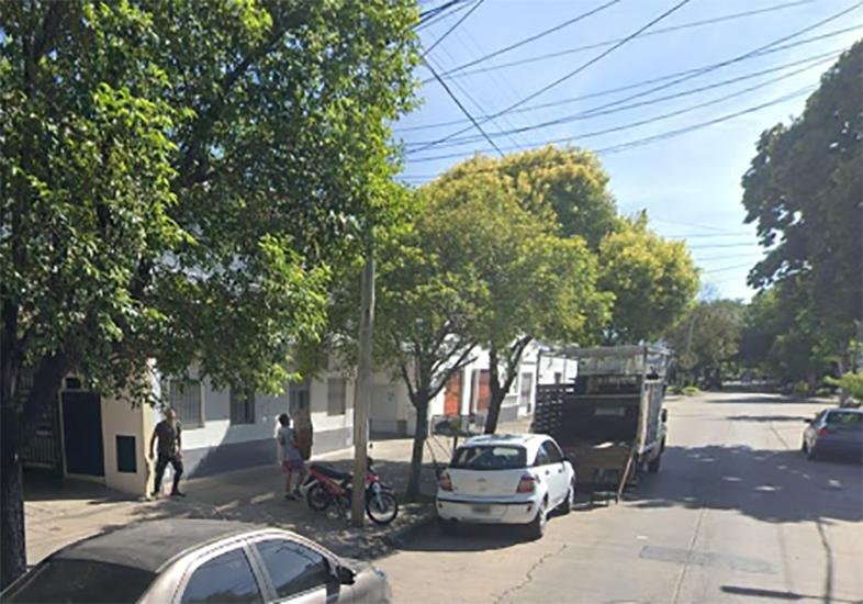 Le apuntan a un nene y le roban la bici y la mochila