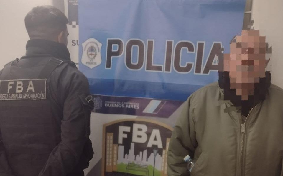 A los "cuchillazos": un hombre debió huir de su vecino tras una tensa discusión en una vivienda de Berisso