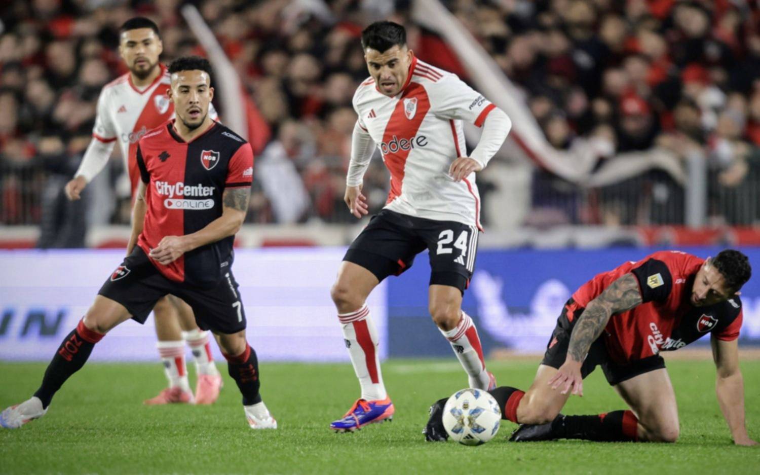 En la presentación de Marcos Acuña, River empató sin goles ante Newell's en el Monumental