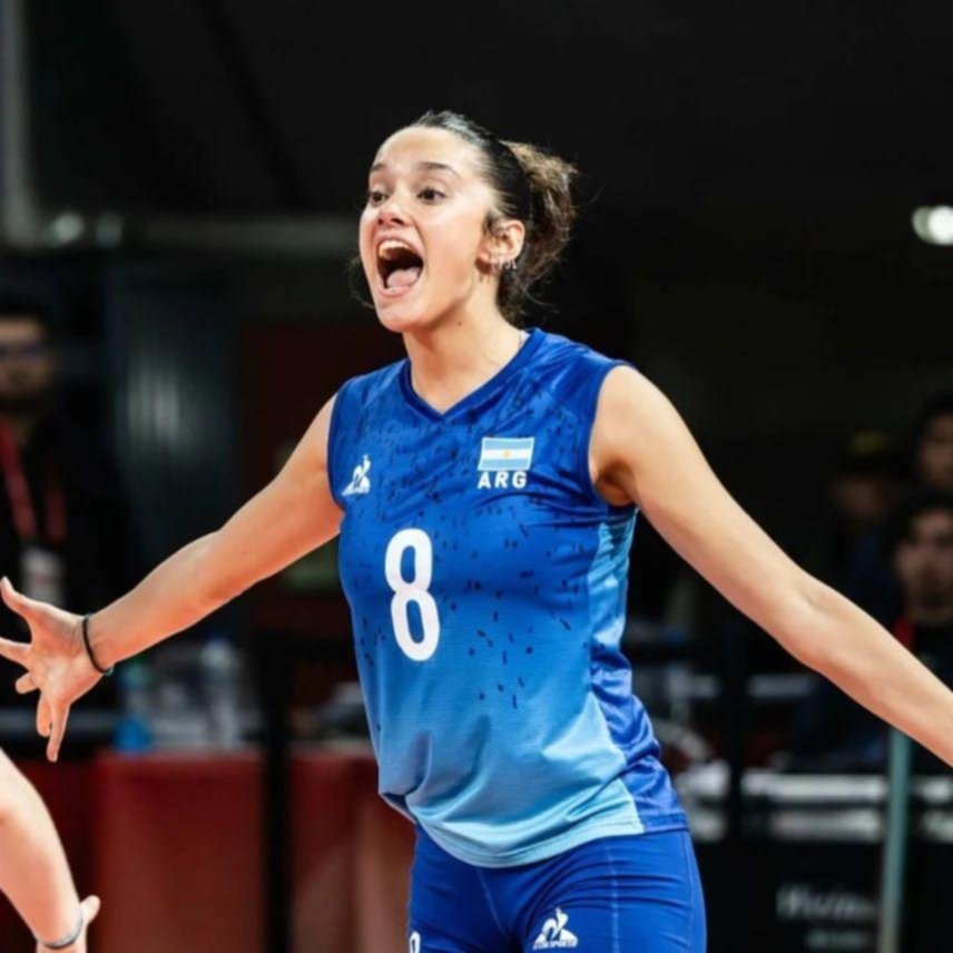 La platense Justina Fortes, una “goleadora mundial” del vóley