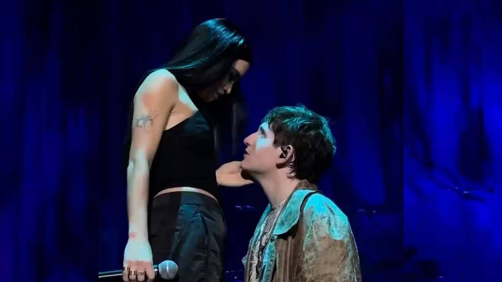 Lali, Dillom y un momento bien hot sobre el escenario