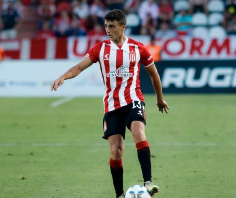 Espera refuerzos y pierde dos futbolistas