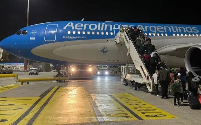 Una aerolínea reprogramará sus vuelos internacionales y de cabotaje por una medida gremial