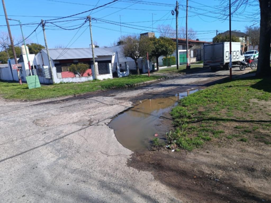 Quejas por el “pésimo estado” de la calle en 14 y 80