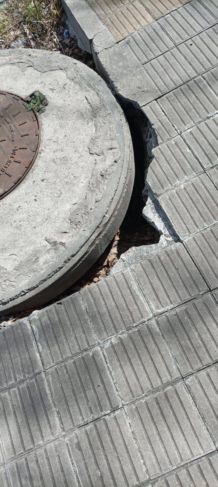 Peligro por una boca de registro sin terminar en 51 y 28