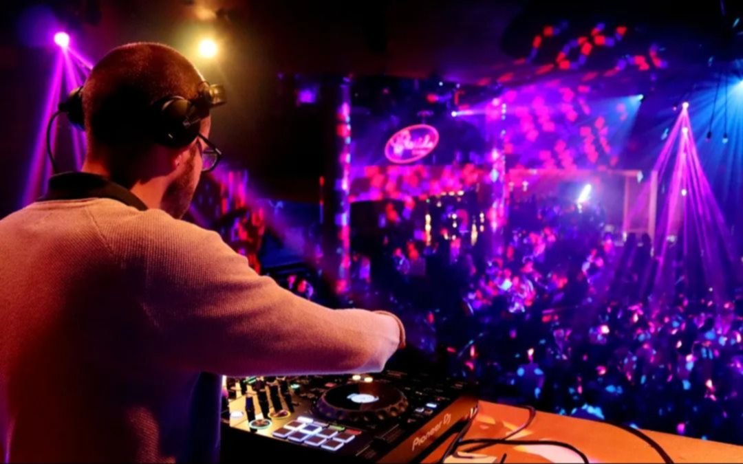 El Gobierno eliminó el pago a Sadaic por pasar música en salones de fiestas