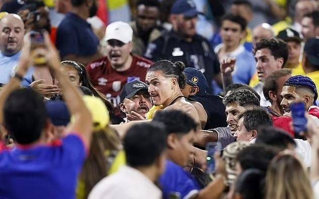 Se conocieron las sanciones a los jugadores uruguayos por la pelea con hinchas de Colombia durante la Copa América