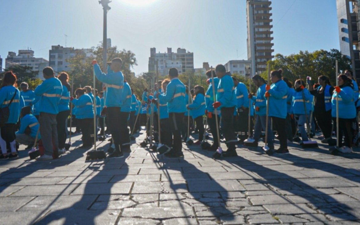 En La Plata, los barrenderos deberán asistir a una capacitación educativa: prevención,  asuntos laborales y hasta género