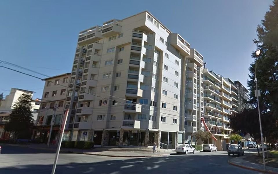 Operarán al egresado que se cayó desde un sexto piso en Bariloche