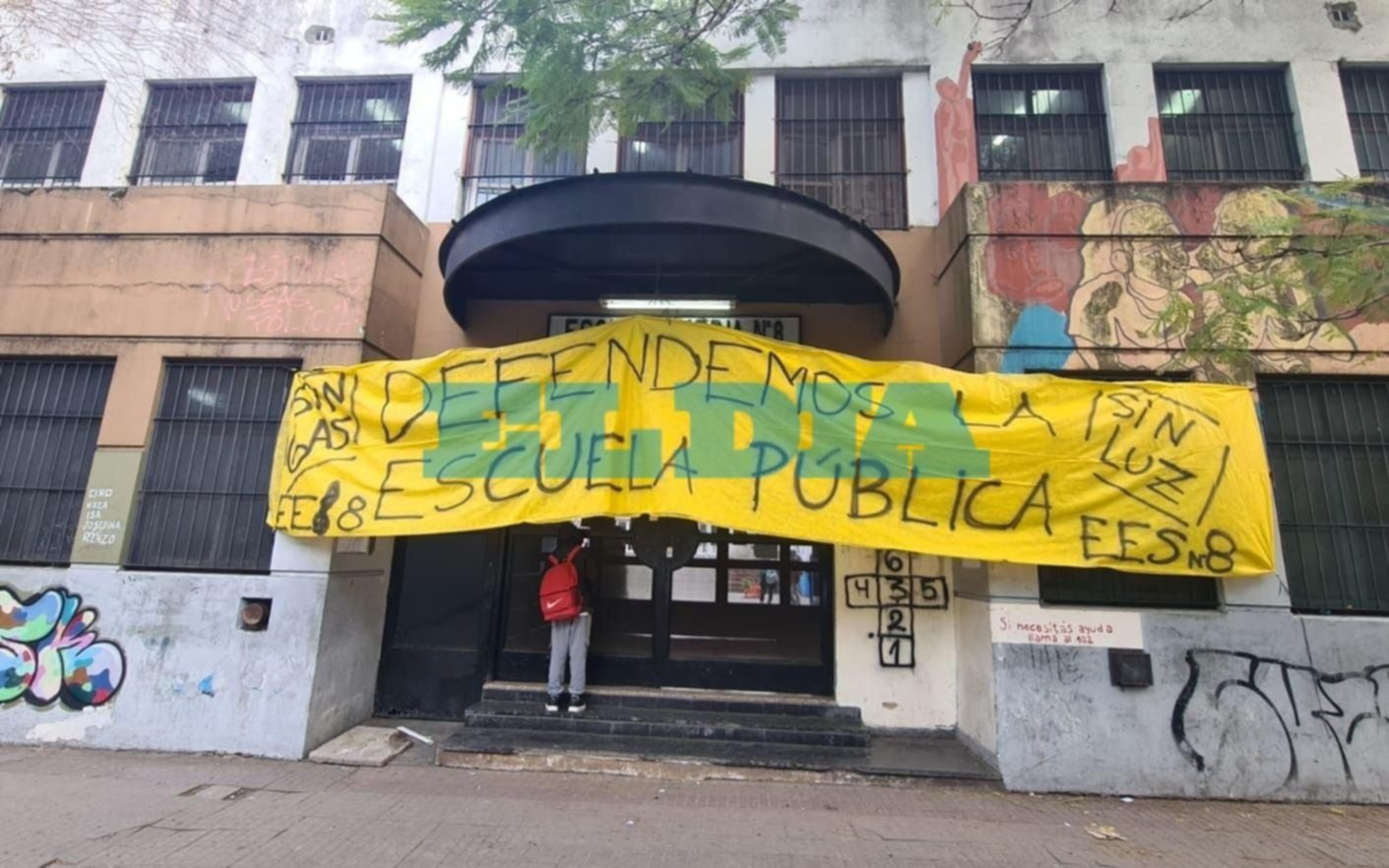 La secundaria del centro de La Plata que pasó el invierno sin gas y "reza" por la realización de las obras