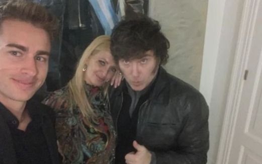 La foto romántica de Yuyito González con su hijo y Milei: "Noche de viernes en Olivos"