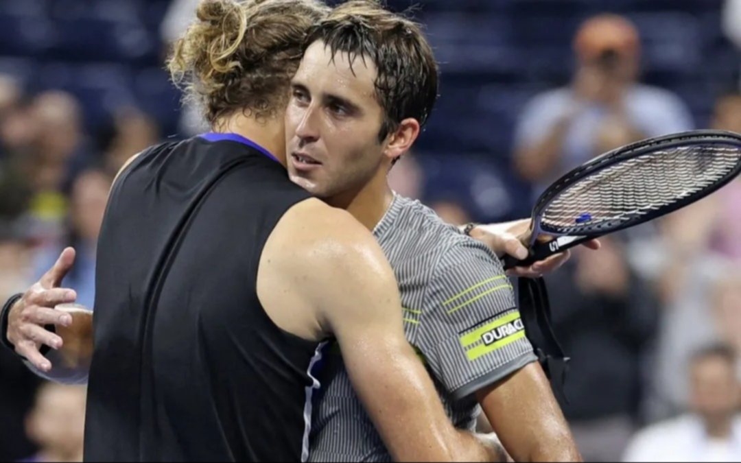 El platense Tomás Etcheverry, eliminado en el US Open: cayó ante el alemán Alexander Zverev