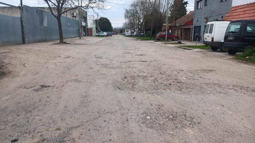 Los Hornos: piden por el arreglo de una calle