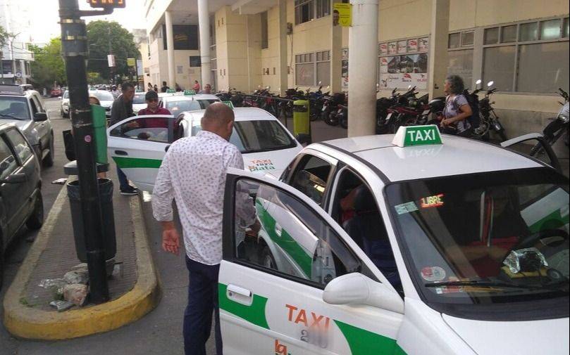 Preocupante informe muestra el derrumbe y la crisis de los taxis en La Plata