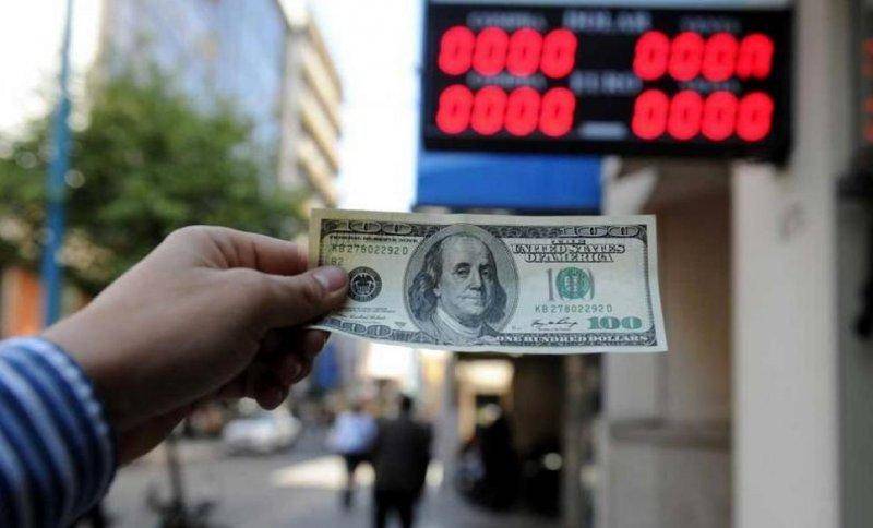 La suba del dólar divide opiniones de economistas
