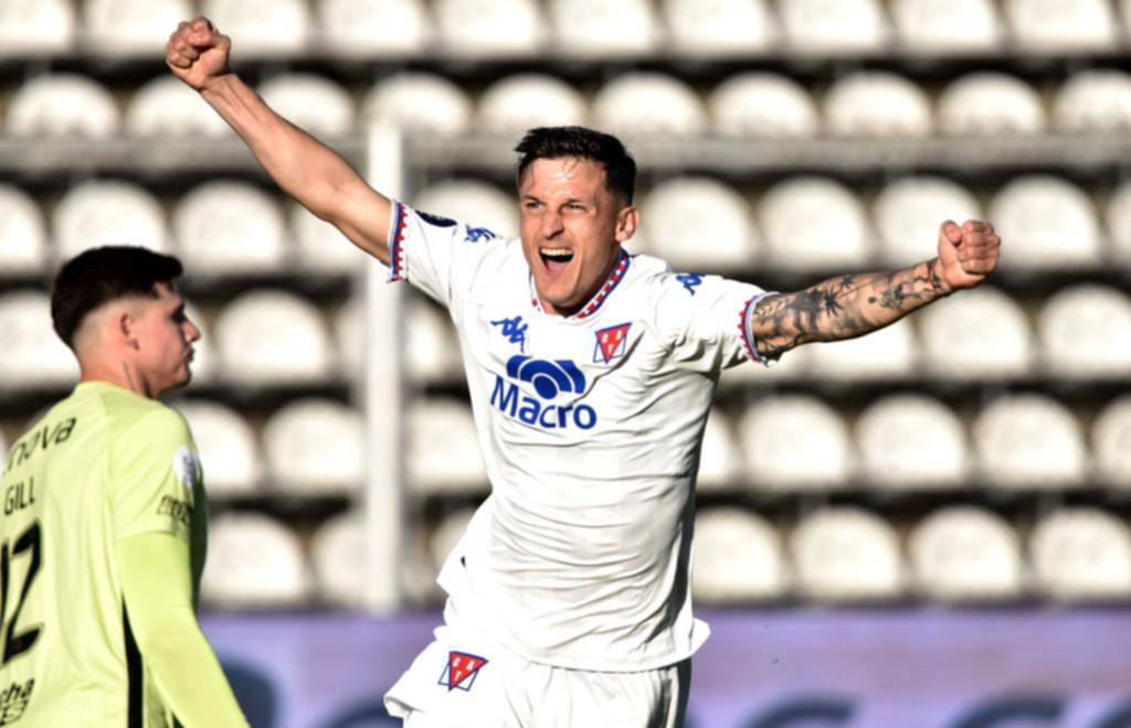 Tigre eliminó a San Lorenzo por un blooper
