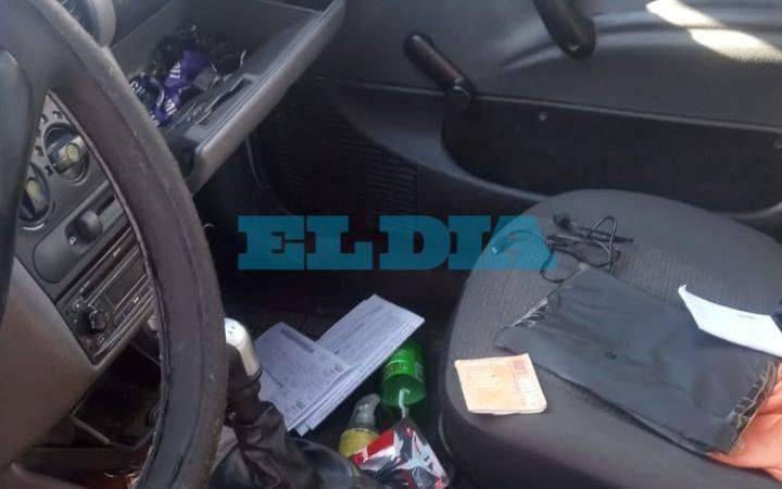 Terror para un remisero en La Plata: esperaba el semáforo, le quisieron robar el auto y lo golpearon