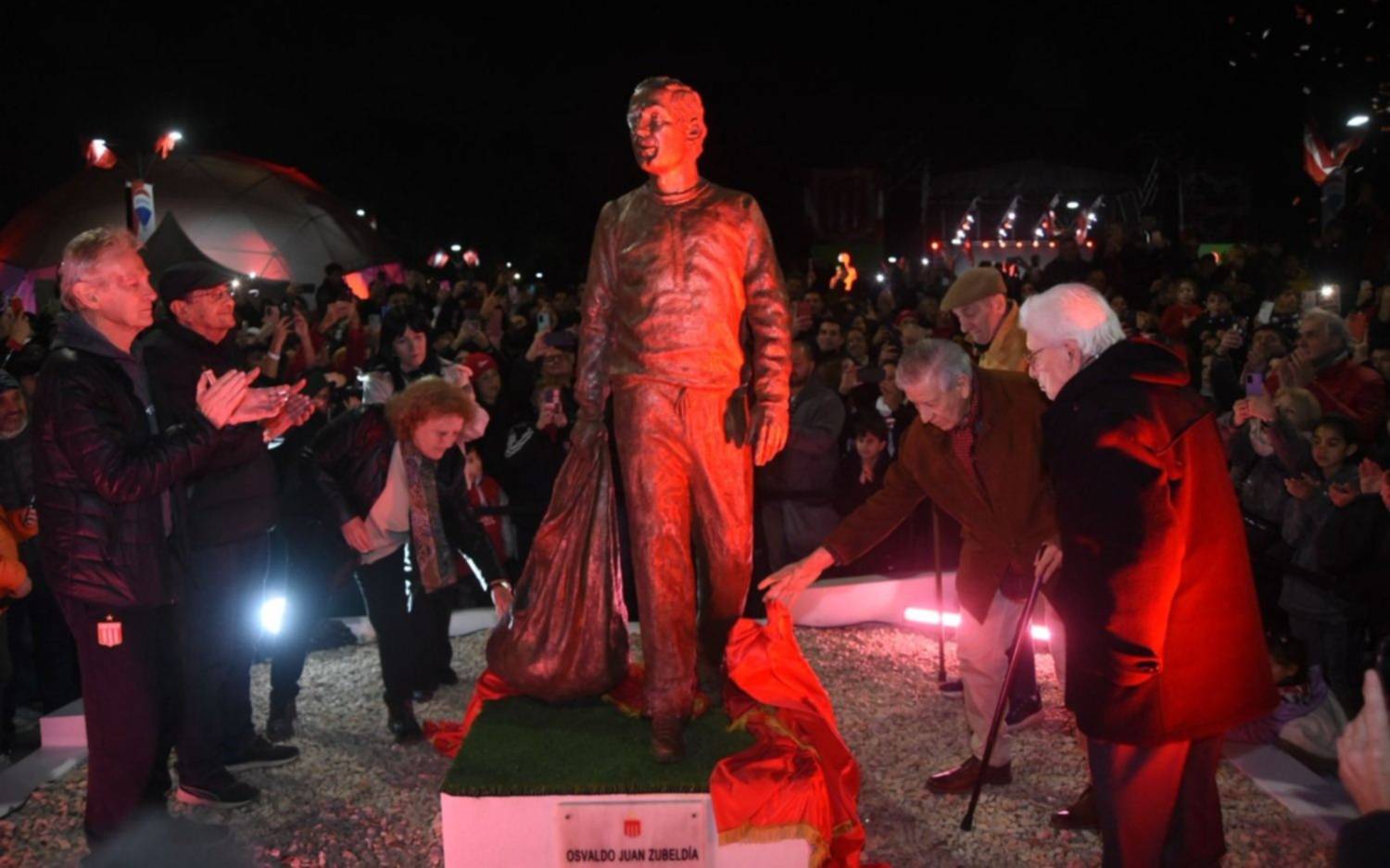 Estudiantes celebró sus 120 años en UNO: la estatua de Osvaldo Zubeldía, drones, música y fuegos artificiales