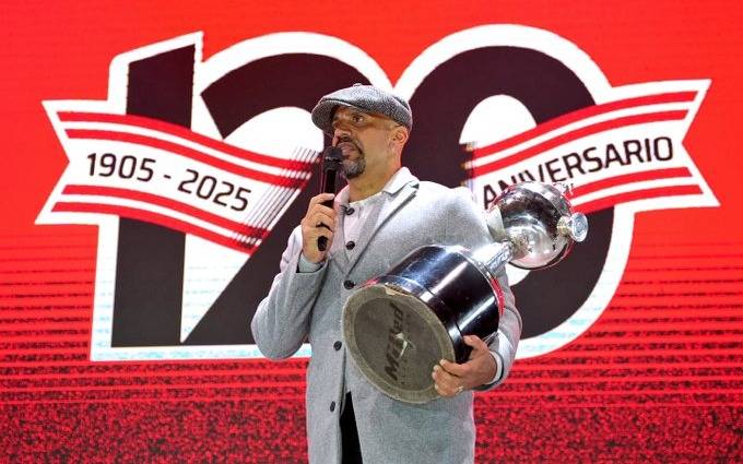 Verón en el 120º aniversario de Estudiantes: "Empujemos para hacer un club cada día más grande"