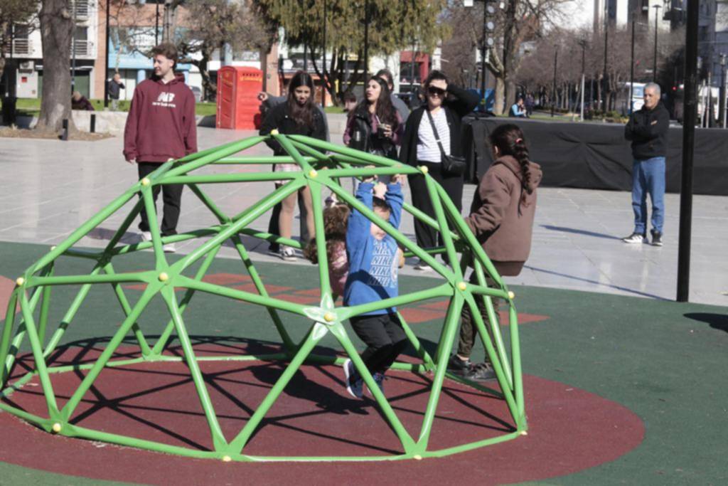 Plazas y parques a pleno en el cierre de vacaciones