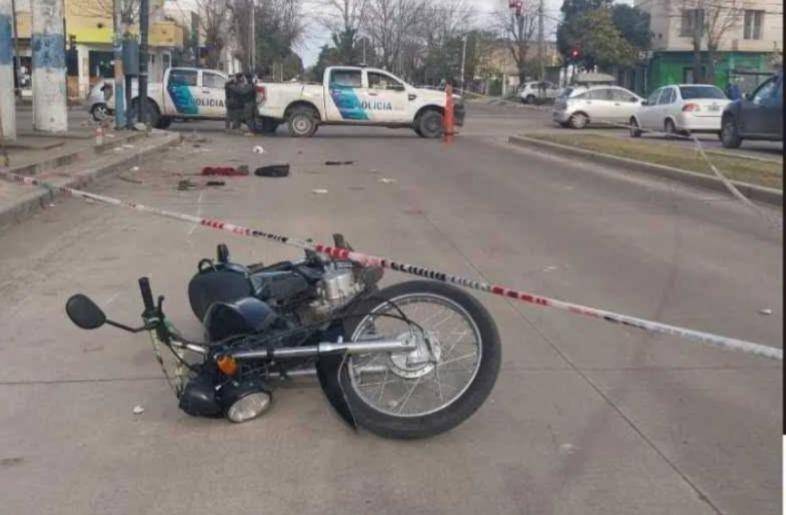 Escapaban de la Policía, se cayeron y uno murió