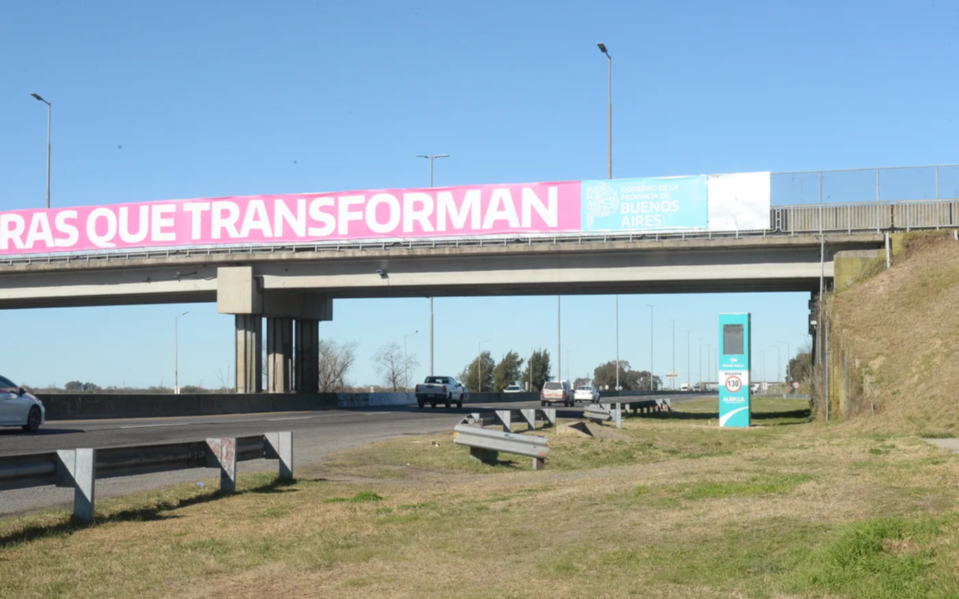 Instalan tótems para controlar la velocidad en la Autopista La Plata - Buenos Aires: cuánto costarán las multas