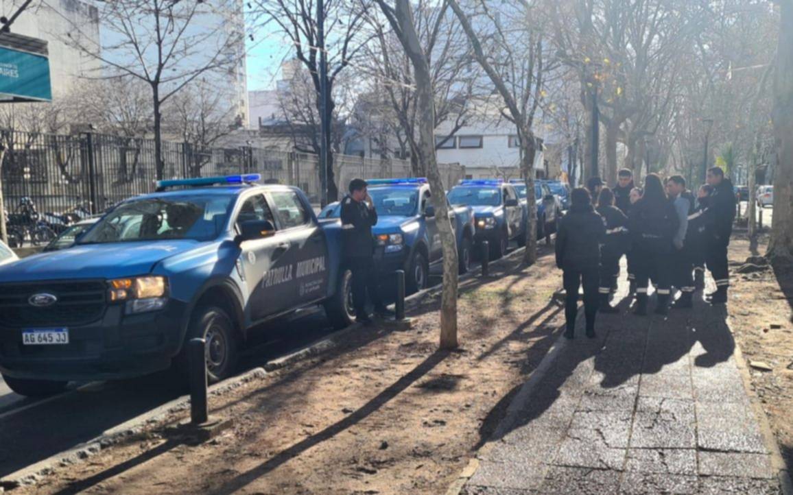 Gran operativo contra “los trapitos” en el centro de La Plata: tensión y al menos cinco detenidos