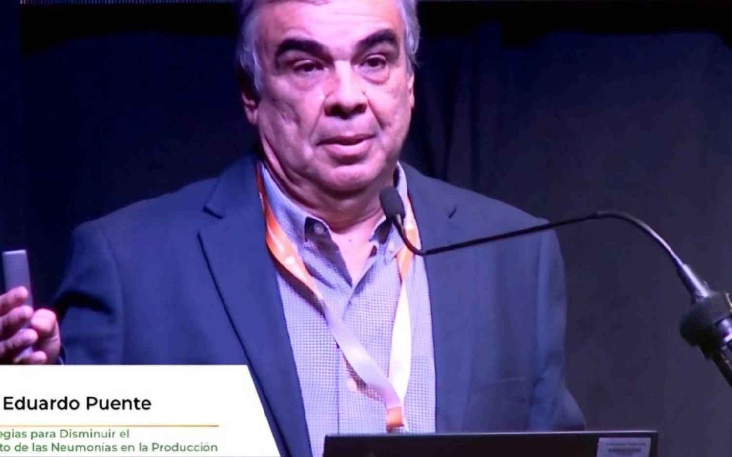 Eduardo Puente alertó sobre el impacto de la neumonía bovina en el Congreso de Drovet