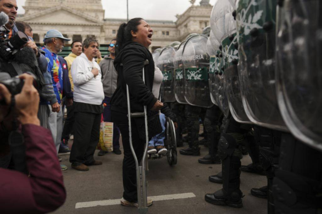 Tensión con Gendarmería en la protesta de personas con discapacidad