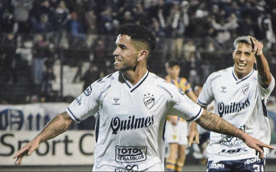Fue presentado por la mañana y debutó con un golazo a la noche