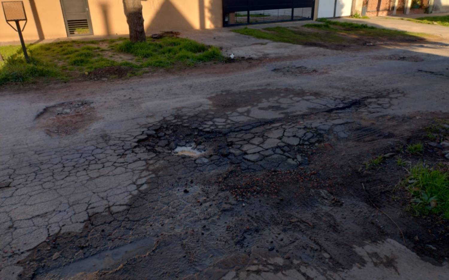 La 29, una calle de Tolosa que "está detonada" y pide auxilio