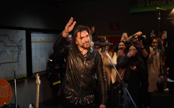 Juanes hizo un show gratuito en el subte D de Buenos Aires