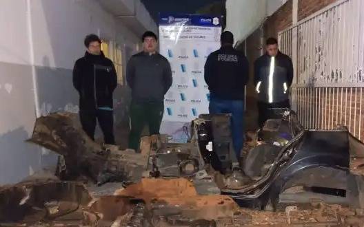 Detuvieron a tres hombres en Quilmes por descartar autopartes robadas en la vía pública